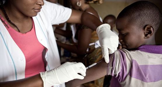 Premier test à grande échelle d’un vaccin contre le paludisme