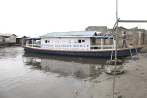 Avec le Fonds Français Muskoka : Une barque mobile pour rapprocher la planification familiale des populations à Sô-Ava