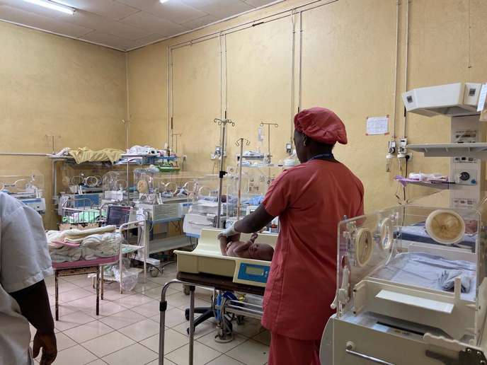 Le manque de couveuses, les sous-effectifs dans les hôpitaux publics et les négligences aggravent la mortalité infantile au Cameroun